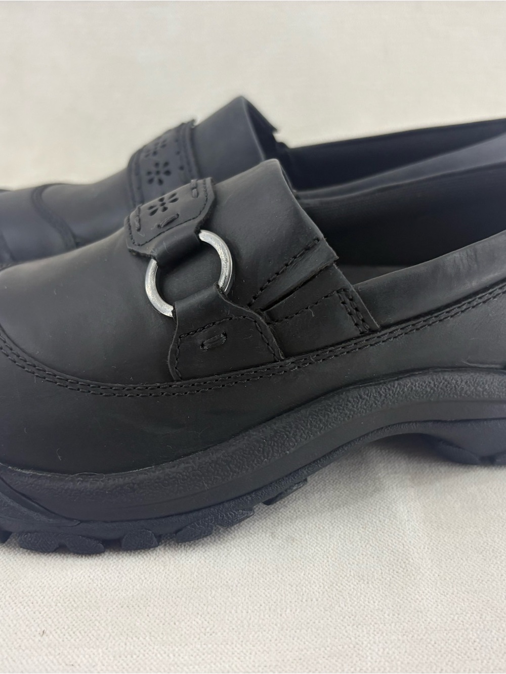 Keen Black Leather Slip-On Loafers with Silver Ring size 6 NWOB